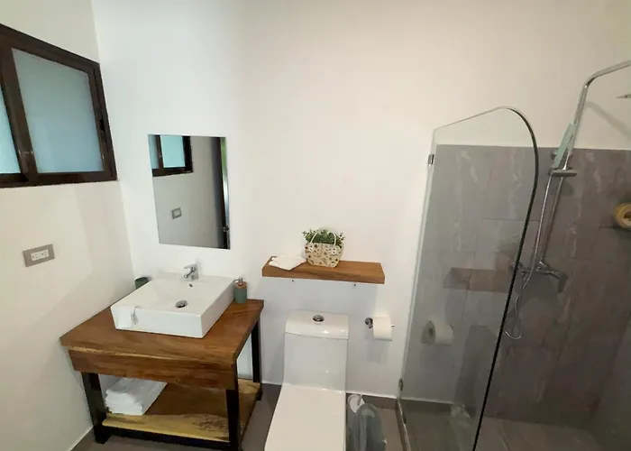 Amazilia 4* Liberia